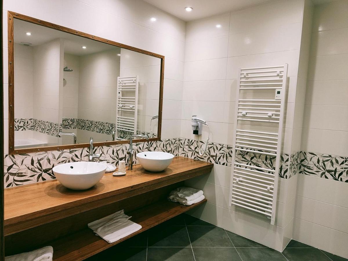 La Chaumiere Hotel โอบิญี-ซูร์-แนร์ ภายนอก รูปภาพ