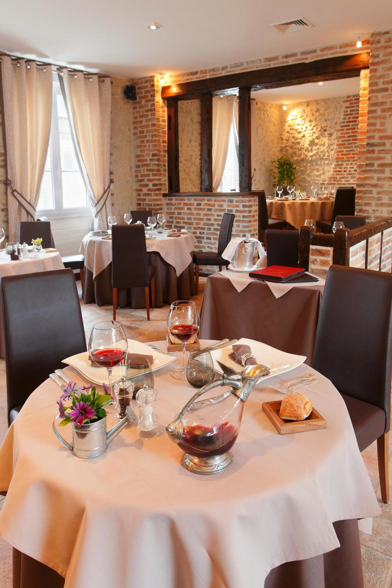 La Chaumiere Hotel โอบิญี-ซูร์-แนร์ ภายนอก รูปภาพ