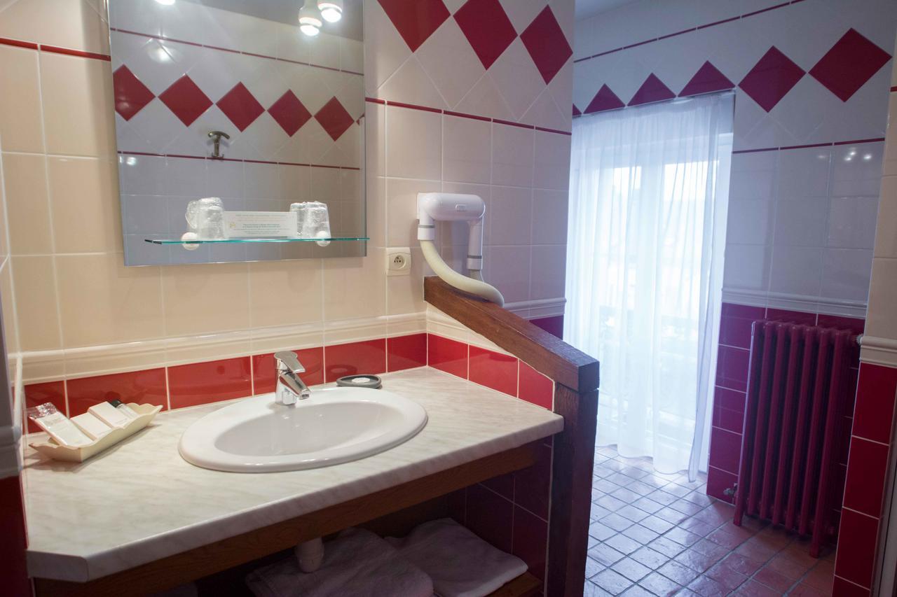 La Chaumiere Hotel โอบิญี-ซูร์-แนร์ ภายนอก รูปภาพ