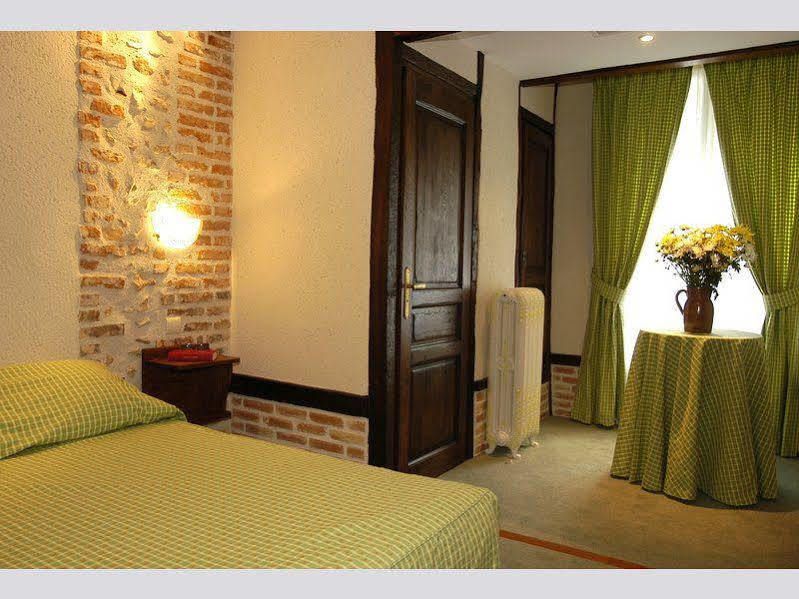 La Chaumiere Hotel โอบิญี-ซูร์-แนร์ ภายนอก รูปภาพ